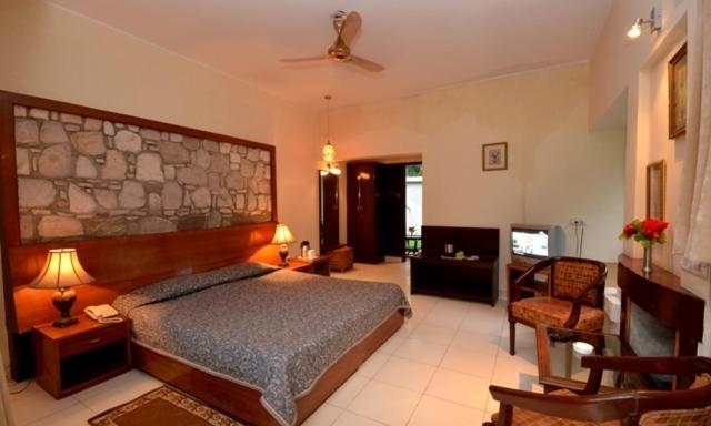 Corbett Suman Grand Hotel Corbett National Park Room photo